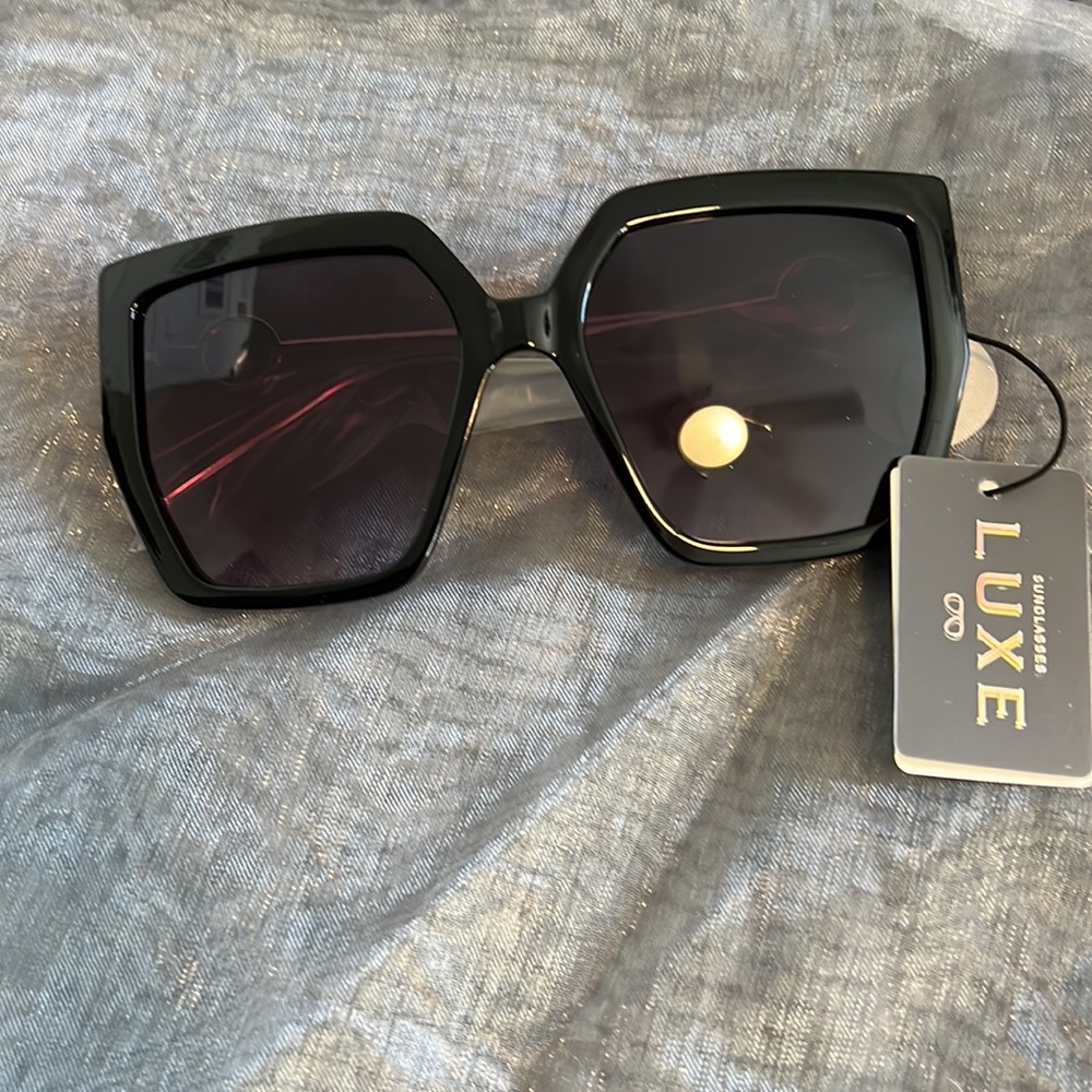 NWT Luxe : Sunglasses - Picture 2 of 5